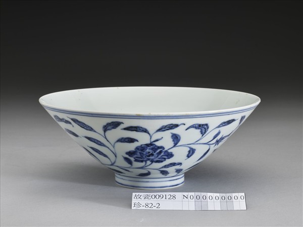 青花月季花紋碗