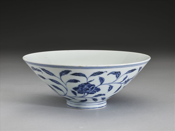 青花月季花紋碗