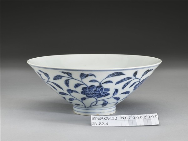 青花月季花紋碗