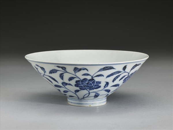 青花月季花紋碗