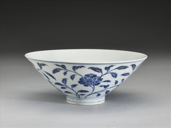 青花月季花紋碗