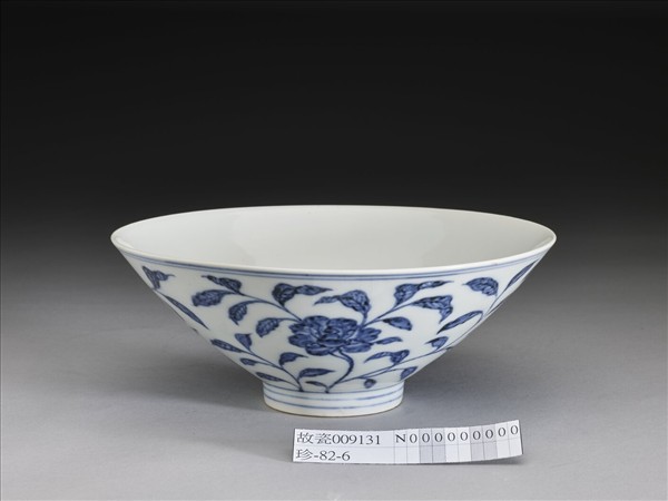 青花月季花紋碗
