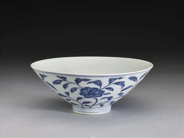 青花月季花紋碗