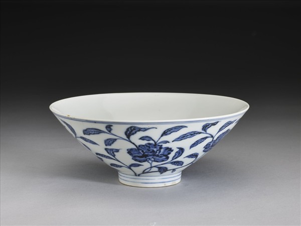 青花月季花紋碗