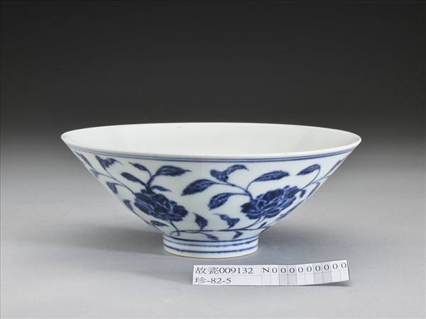 青花月季花紋碗