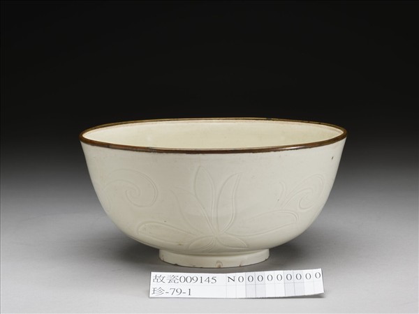 定窯 白瓷劃花蓮花紋碗