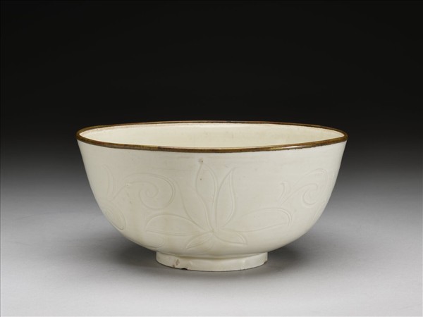 定窯 白瓷劃花蓮花紋碗