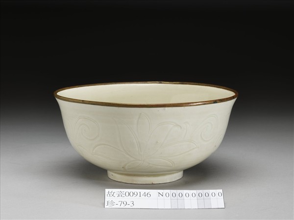 定窯 白瓷劃花蓮花紋碗