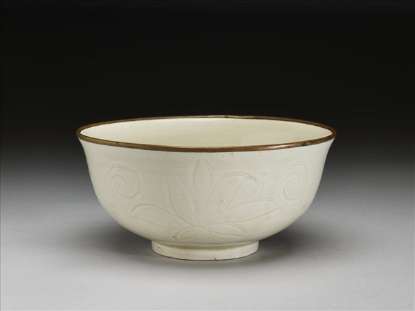 定窯 白瓷劃花蓮花紋碗
