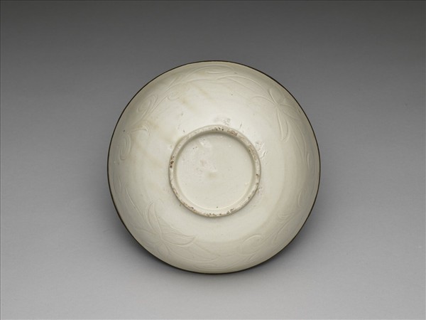 定窯 白瓷劃花蓮花紋碗