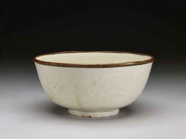 定窯 白瓷劃花蓮花紋碗