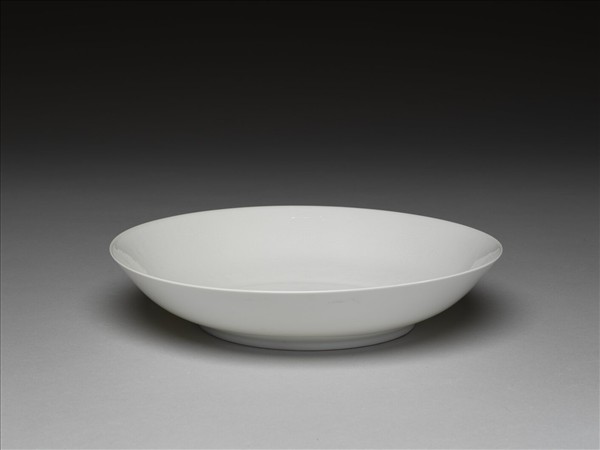 甜白半脫胎蓮花八寶壽字紋盤