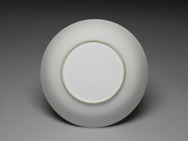 甜白半脫胎蓮花八寶壽字紋盤