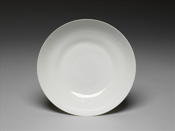 甜白半脫胎蓮花八寶壽字紋盤