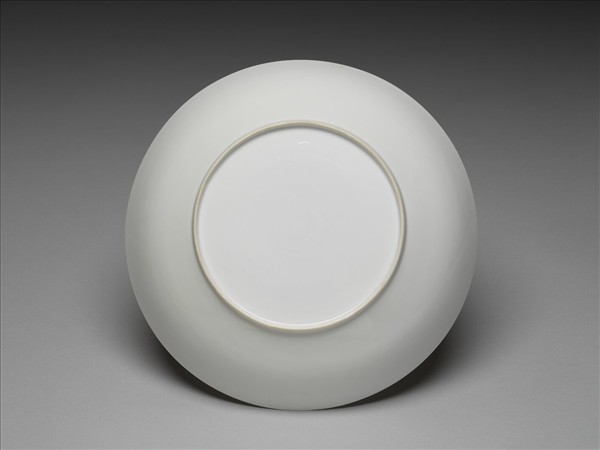 甜白半脫胎蓮花八寶壽字紋盤