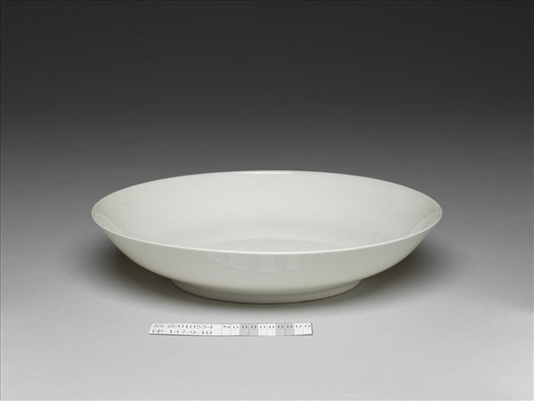 甜白半脫胎蓮花八寶壽字紋盤