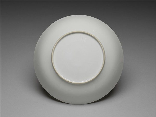 甜白半脫胎蓮花八寶壽字紋盤