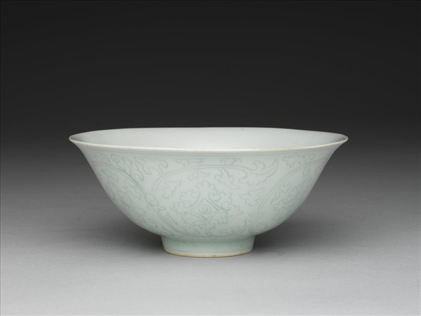 青白瓷劃花花卉紋碗