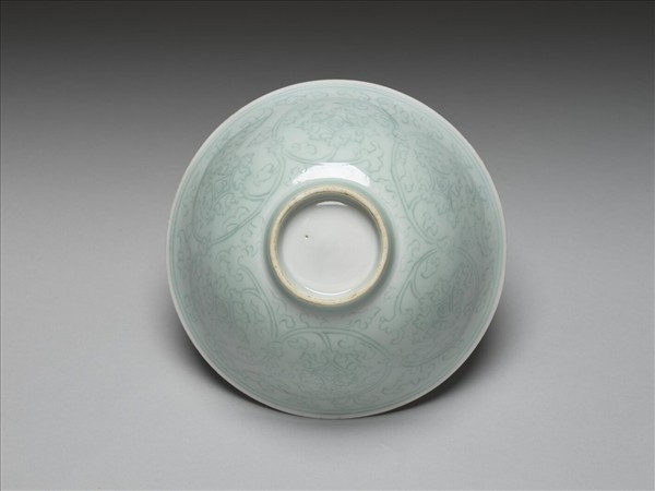 青白瓷劃花花卉紋碗