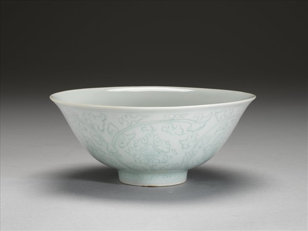 青白瓷劃花花卉紋碗