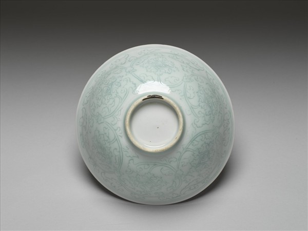 青白瓷劃花花卉紋碗