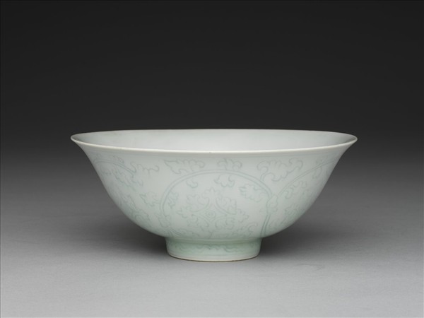 青白瓷劃花花卉紋碗