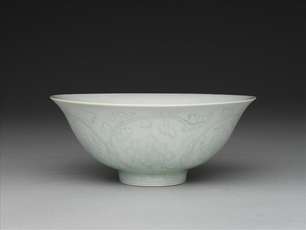 青白瓷劃花花卉紋碗