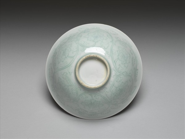 青白瓷劃花花卉紋碗