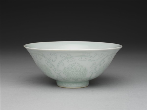 青白瓷劃花花卉紋碗