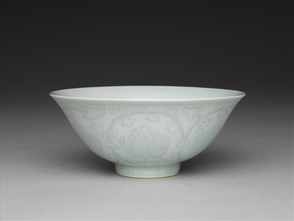 青白瓷劃花花卉紋碗