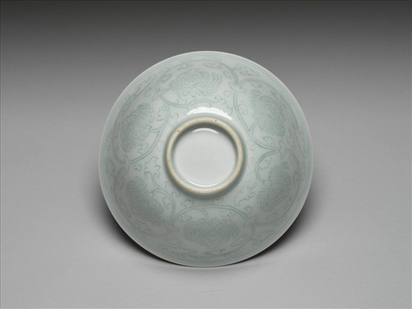 青白瓷劃花花卉紋碗