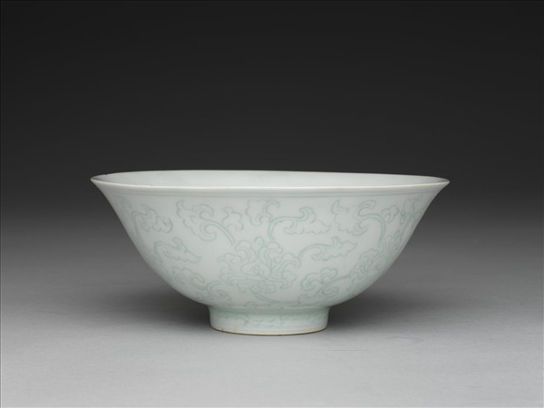 青白瓷劃花花卉紋碗