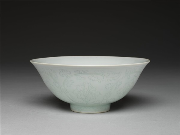 青白瓷劃花花卉紋碗