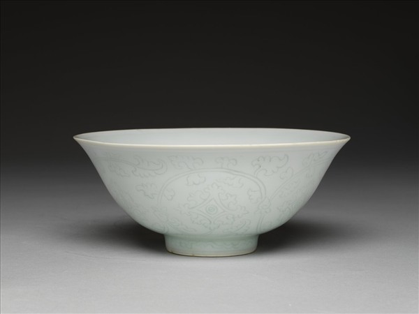 青白瓷劃花花卉紋碗