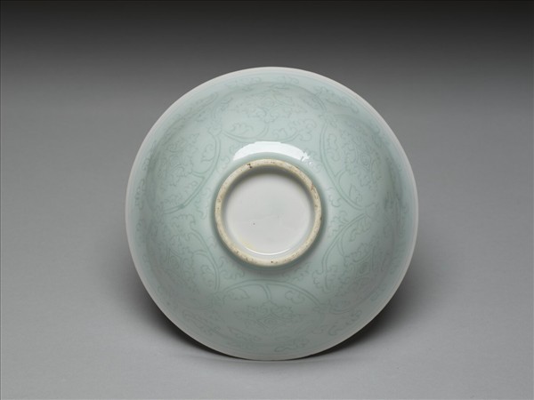 青白瓷劃花花卉紋碗