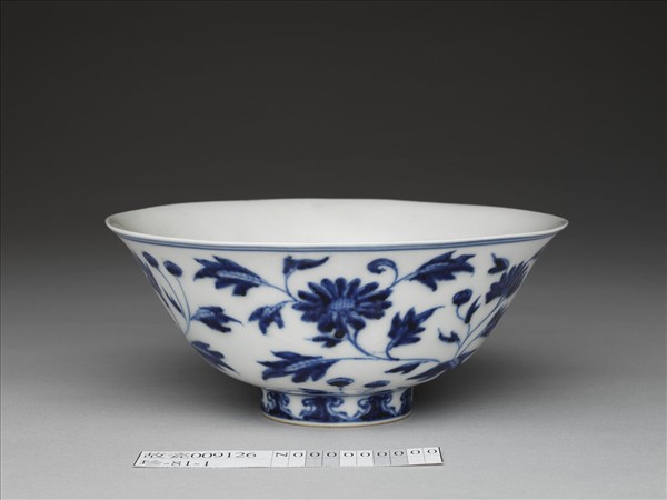 青花菊花紋碗