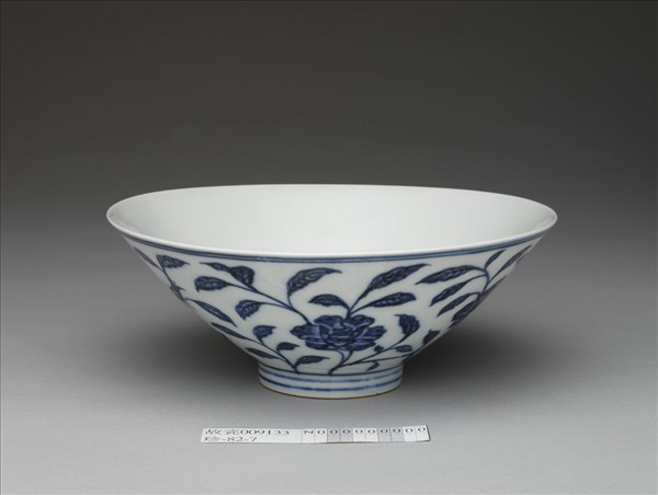 青花月季花紋碗