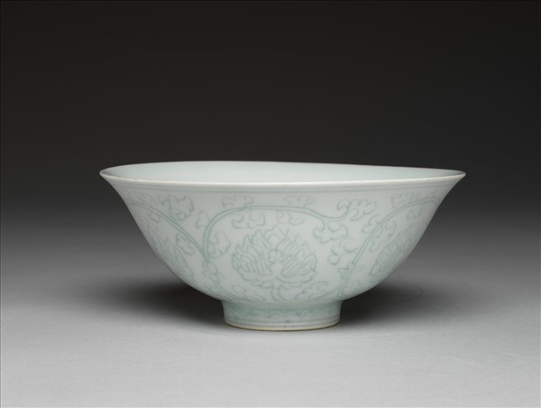 青白瓷劃花花卉紋碗