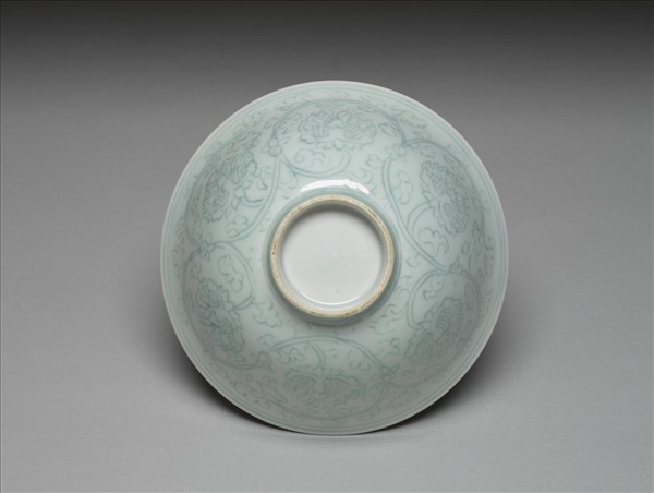 青白瓷劃花花卉紋碗