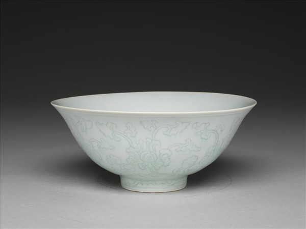 青白瓷劃花花卉紋碗