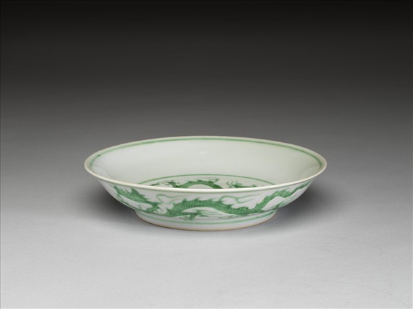 綠彩雲龍紋盤