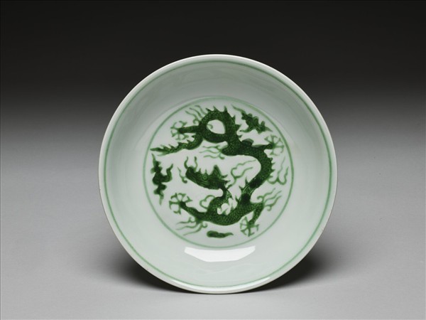 綠彩雲龍紋盤