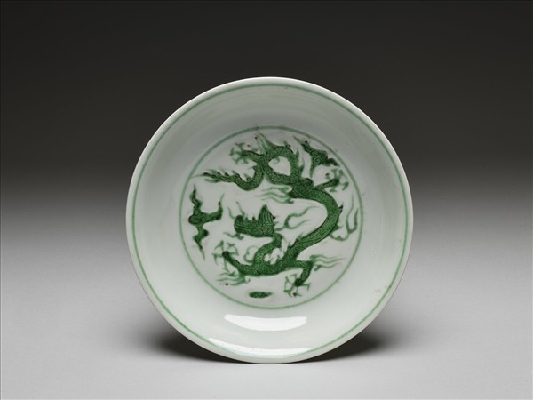 綠彩雲龍紋盤