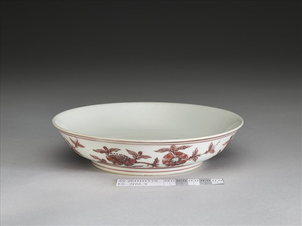 描紅花卉紋盤