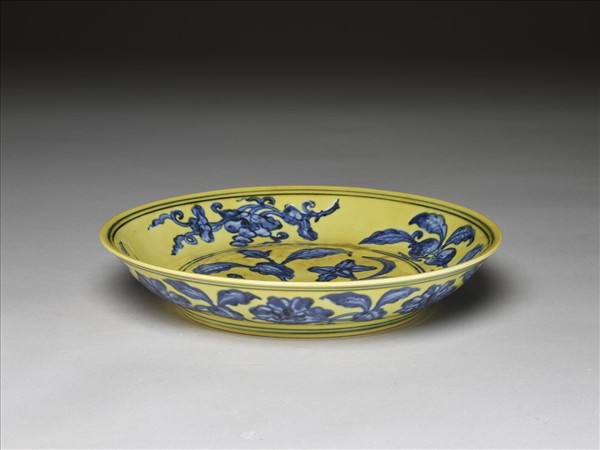 黃釉青花花果紋盤