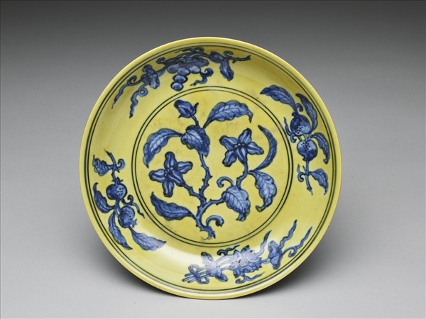 黃釉青花花果紋盤