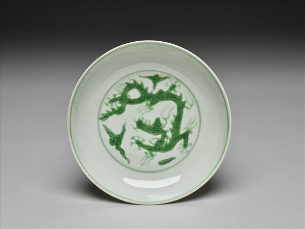 綠彩雲龍紋盤