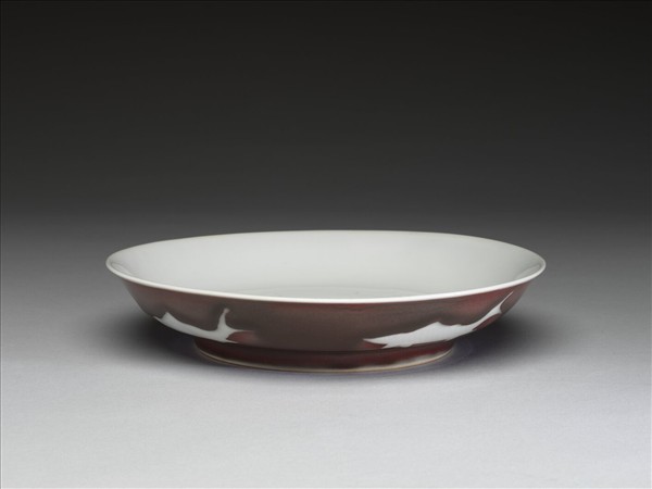 紅釉白裡魚紋盤
