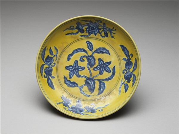 黃地青花花果紋盤