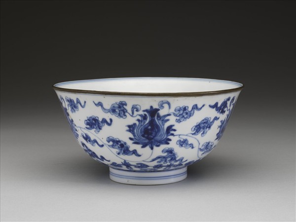 青花番蓮紋碗